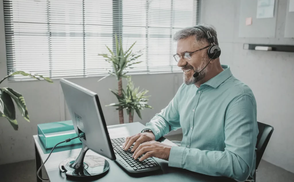 Gestionnaire de flotte automobile travaillant sur logiciel de gestion, assurant le suivi administratif et financier du parc.