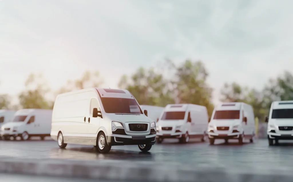 Véhicule de flotte automobile utilitaire stationné avec d’autres véhicules professionnels