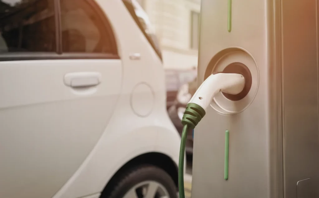 Recharge d’un véhicule électrique d’entreprise ,levier essentiel pour bénéficier des exonérations fiscales sur la flotte automobile